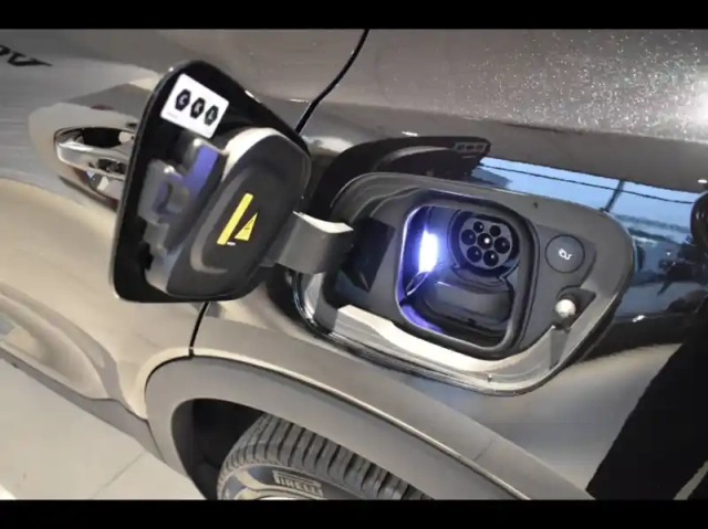 Volvo C40 recharge 231ch ultimate — photo 6