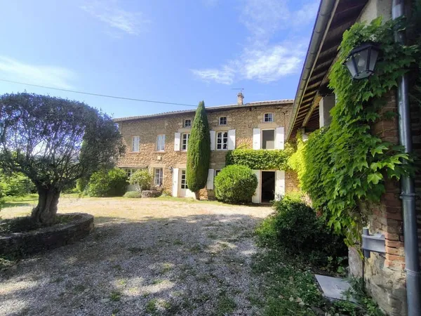 Maison 6 pièces 220 m²