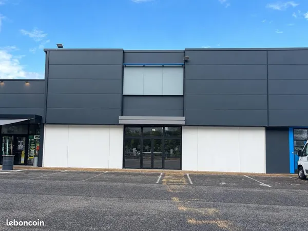 Local commercial 600 m²
