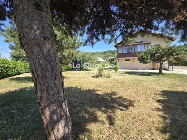 CHELIEU : maison de 4 pièces à vendre