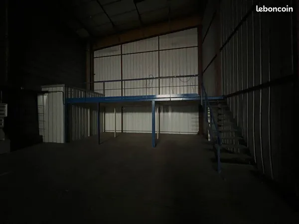 À louer - Bâtiment professionnel 300 m² avec parking sécurisé - Tourcoing