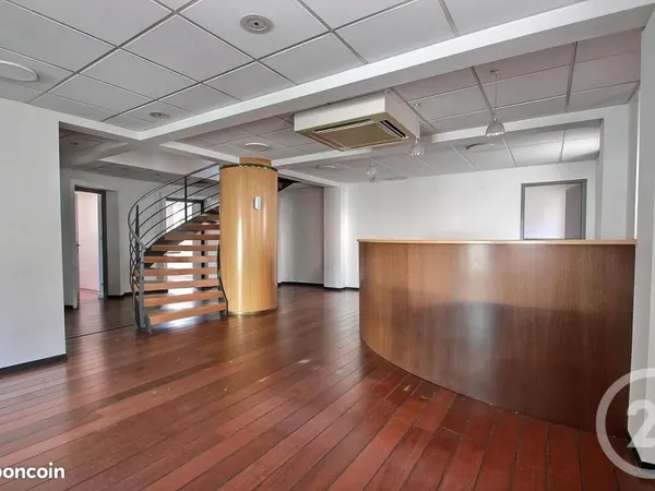Maison 10 pièces 261 m²
