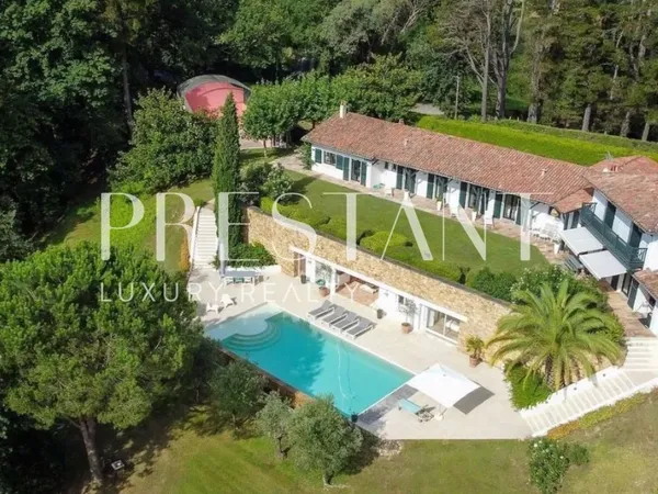 Urrugne - Villa d'exception avec vue panoramique sur la Rhune, à