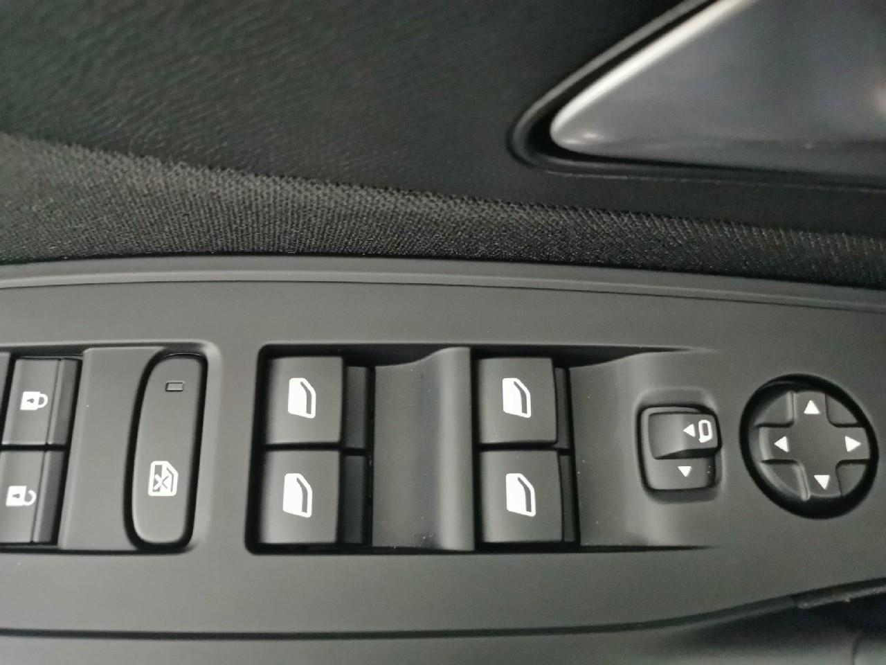 Peugeot 308 sw hybrid 145 e-dcs6 style — photo 26