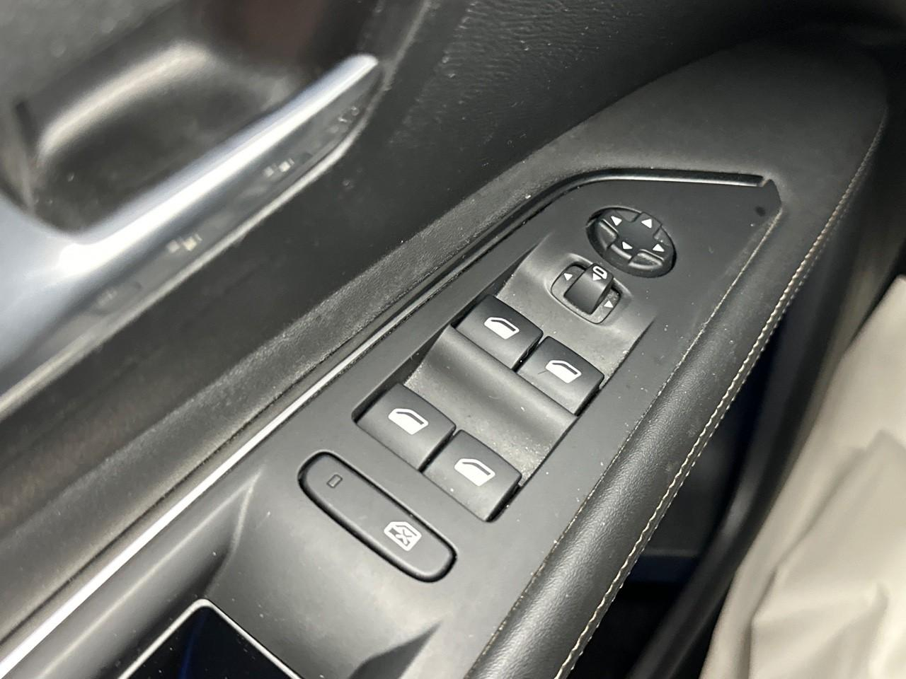 Peugeot 3008 hybrid4 300 e-eat8 gt — photo 15