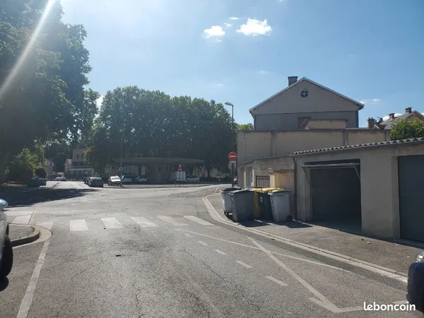 Garage fermé 17 m² - Proche gare - Châlons-en-Champagne