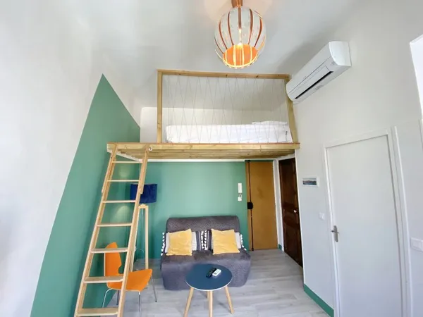 À louer beau studio avec mezzanine 19,9 m²
