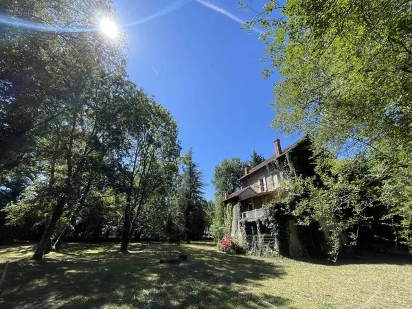 Superbe bâtisse 1930 a renover entierement