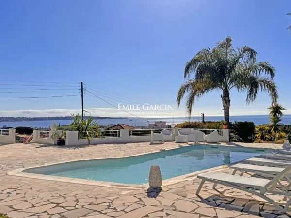 A louer, Golfe Juan Cote d'Azur, villa vue mer avec piscine, 4