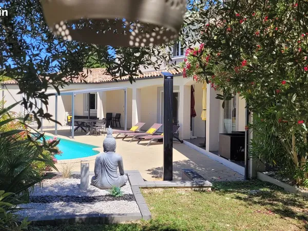 Grande villa lumineuse