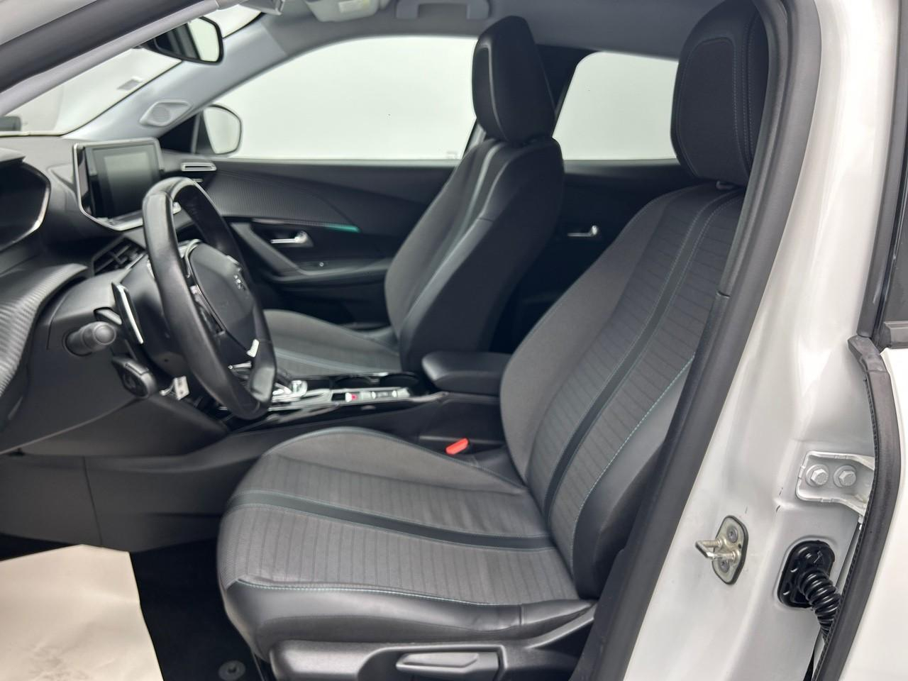 Peugeot 2008 puretech 130 s&s eat8 allure — photo 10