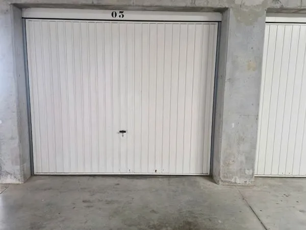Garage fermé 14 m² - Résidence sécurisée