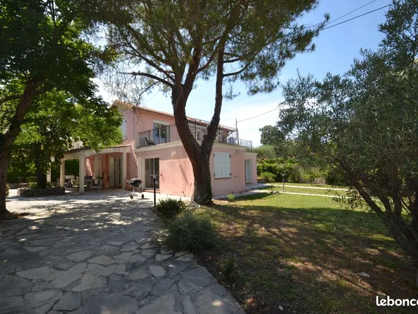 Maison 7 pièces 220 m²