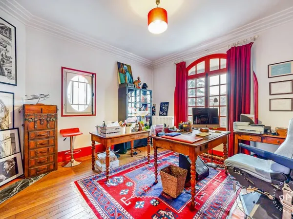 Maison 8 pièces 256 m²