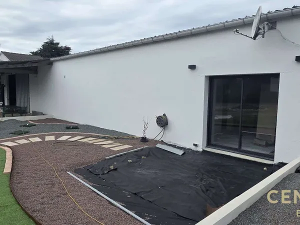 A LOUER ENTREPÔT 600m² SALLERTAINE (85300)