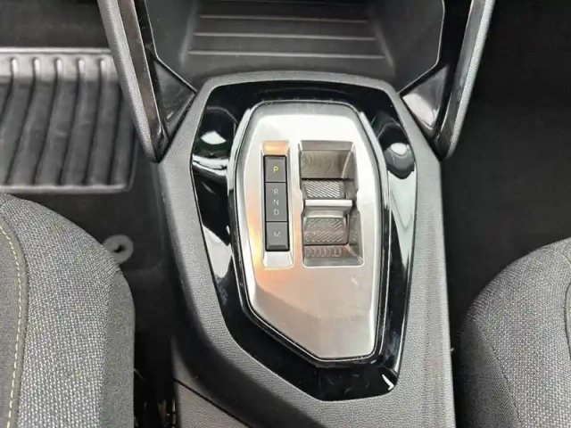 Peugeot 208 hybrid 100 e-dcs6 — photo 14