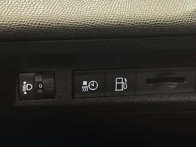 Peugeot 308 phev 180ch allure pack e-eat8 — photo 11