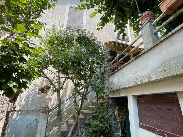 AGUESSAC - Maison de village F4 - 78 m² avec dépendance