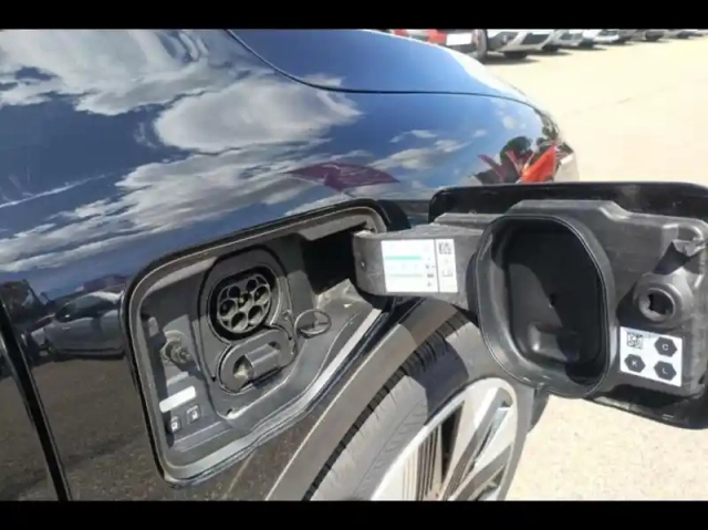 Renault Megane e-tech electric ev60 130ch evolution er super charge -b — photo 9