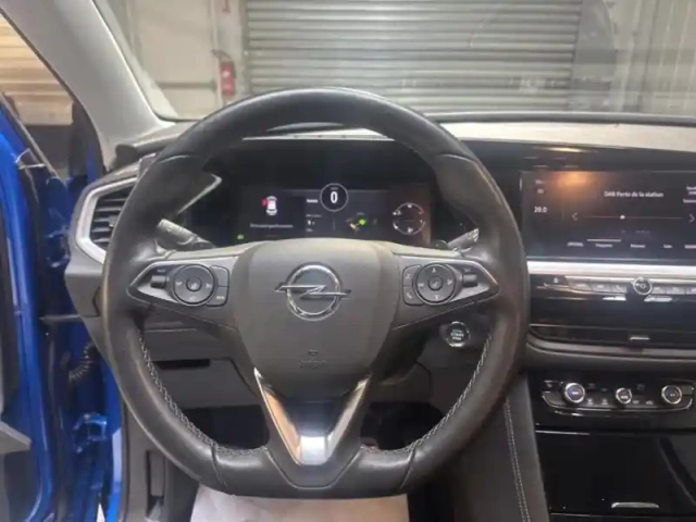 Opel Grandland 1.2 turbo hybrid 136ch gs e-dct6 — photo 12