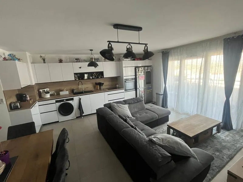 Photo 3