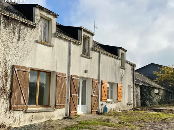 Maison et bâtiments de ferme à rénover