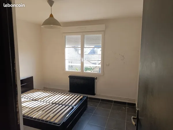 Chambre meublée en colocation étudiant (9 m²) - Dinan hyper-centre