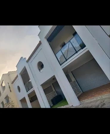 Appartement, rez-de-chaussée,