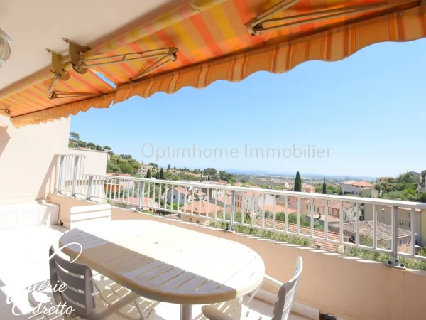 Appartement T3 dernier étage avec vue mer à Hyères - Deux terrasses, parking et cave 83400