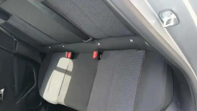 Peugeot 208 hybrid 110 ch e-dcs6 — photo 11