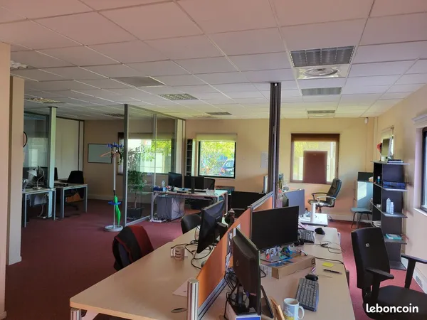 Bureaux Meublés et Climatisés de 45m², 80m² ou 125m² - Parc de Sermenaz