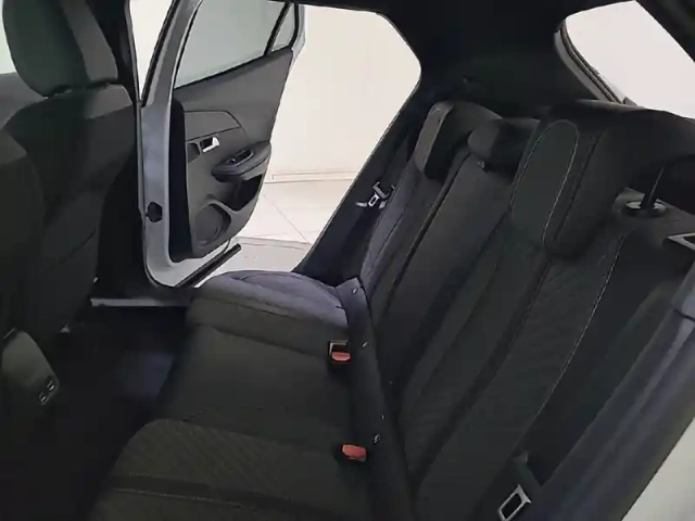 Peugeot 2008 electrique 54 kwh 156 ch — photo 2