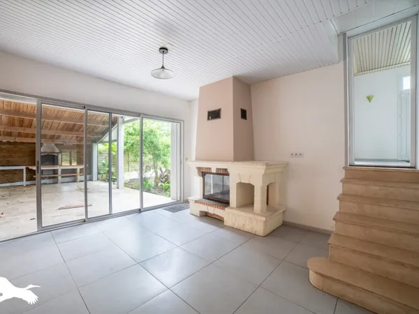 Maison 8 pièces 245 m²