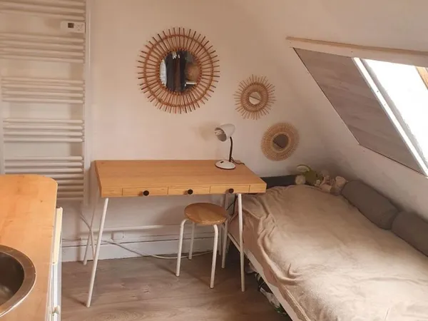 Pièce bureau atelier
