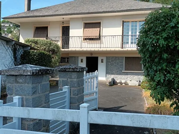 Maison individuelle sur sous-sol 95m2 + 2 pièces en sous-sol, chauffage fioul + insert bois