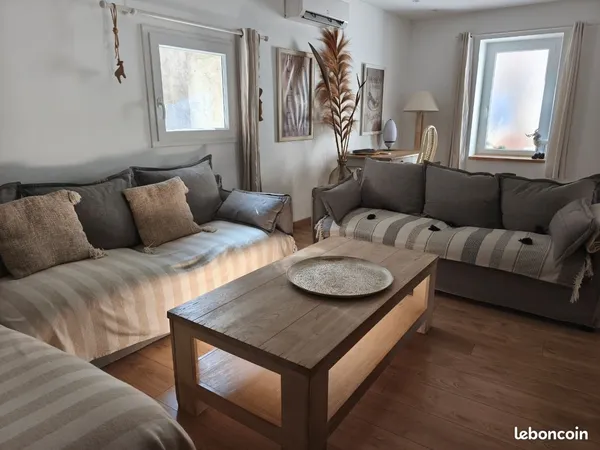 Charmante maison rénovée, village authentique en bord de rivière