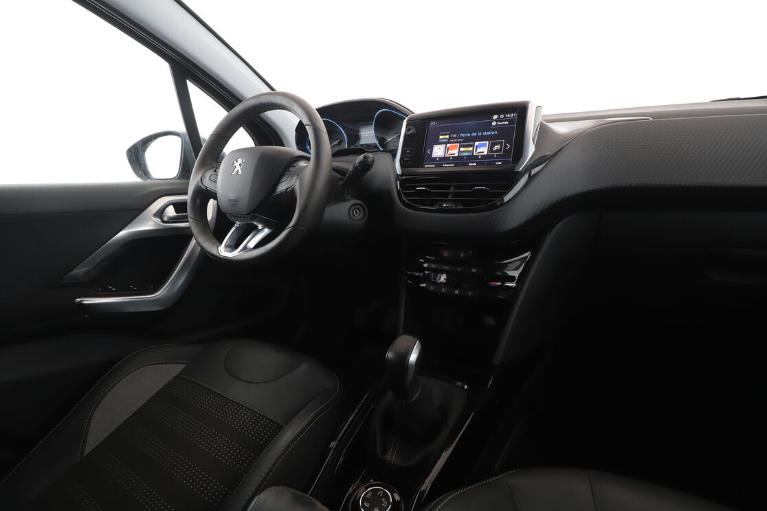 Peugeot 2008 1.5 Blue-HDi Allure — photo 12