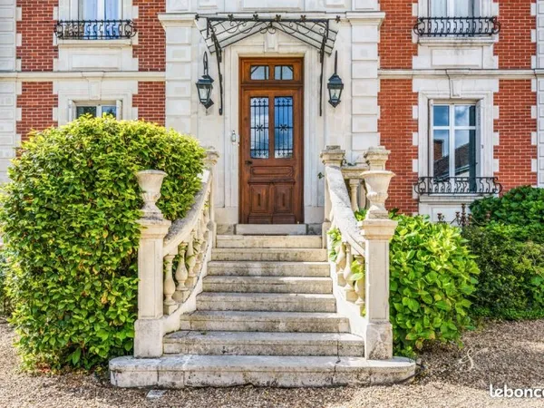 Manoir 32 pièces 800 m²
