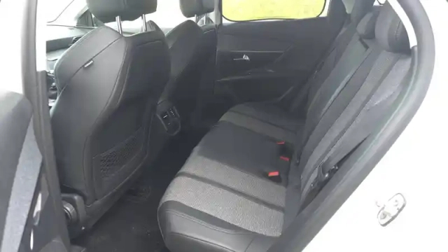 Peugeot 3008 1.2 puretech 130ch s&amp;s bvm6 — photo 9