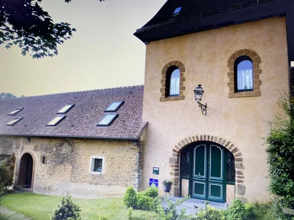 STUDIO SITUÉ À TRANGÉ