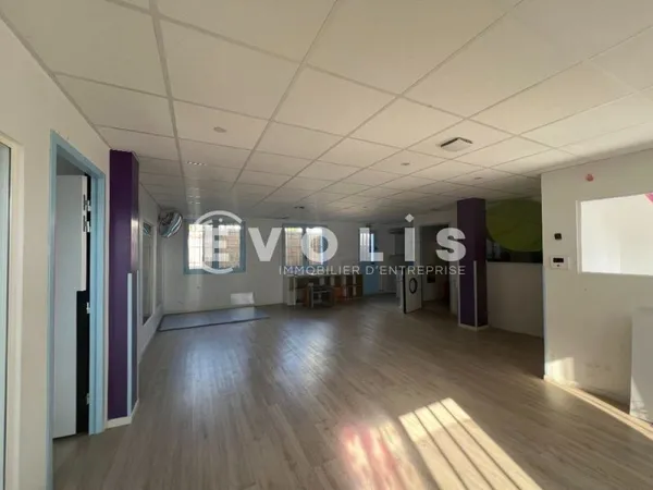 Bureaux - A LOUER - 211 m² non divisibles