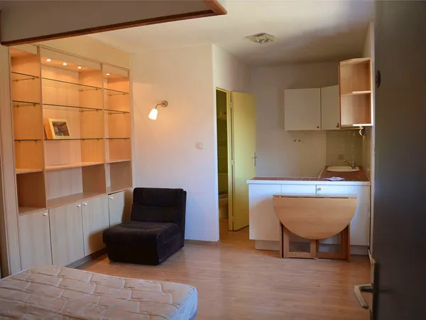 Loue studio 22m² à Craponne 2° étage