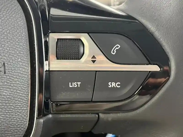 Peugeot 2008 1.2 puretech 100ch s&amp;s style — photo 13