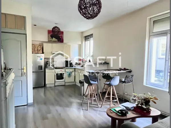 Appartement face aux remparts avec toit terrasse
