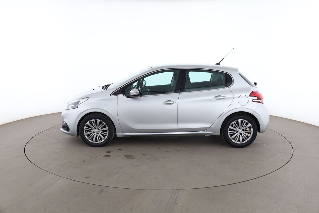 Peugeot 208 1.2 PureTech Allure — photo 2