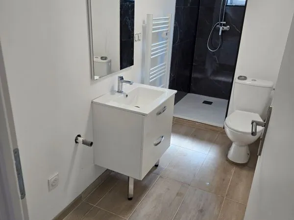 Appartement rénové 65 m² - 2 chambres et bureau - Cours-la-Ville