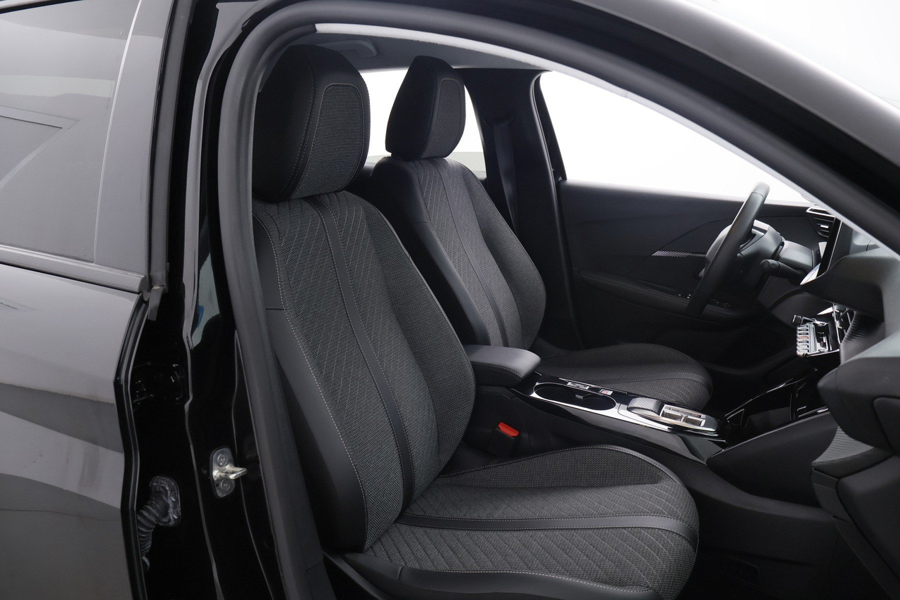 Peugeot 208 — photo 14