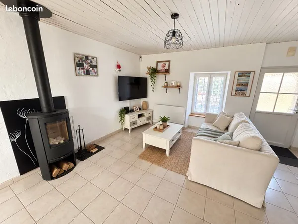 Maison en pierre de charme vendéen avec terrasse