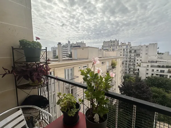 Traversant, lumineux, sans vis-à-vis - aux portes de Paris