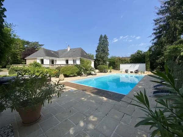 Très belle maison à Varennes Vauzelles